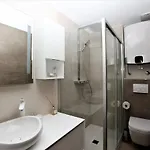 Archie Apartment Split